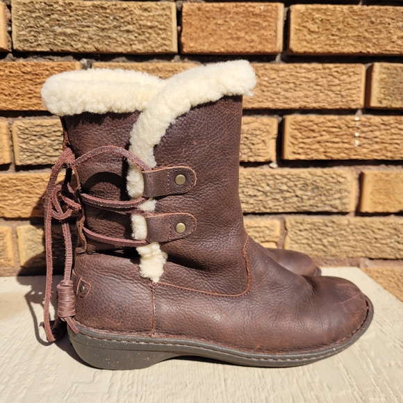 UGG Brown Akadia Sherpa Lined Back Lace Up Boots Size 9 - Picture 1 of 10